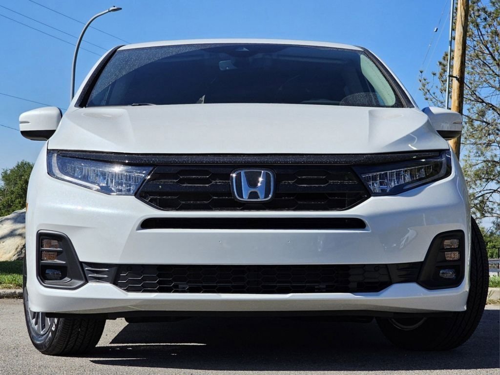 New 2026 Platinum White Pearl Honda Touring image 3