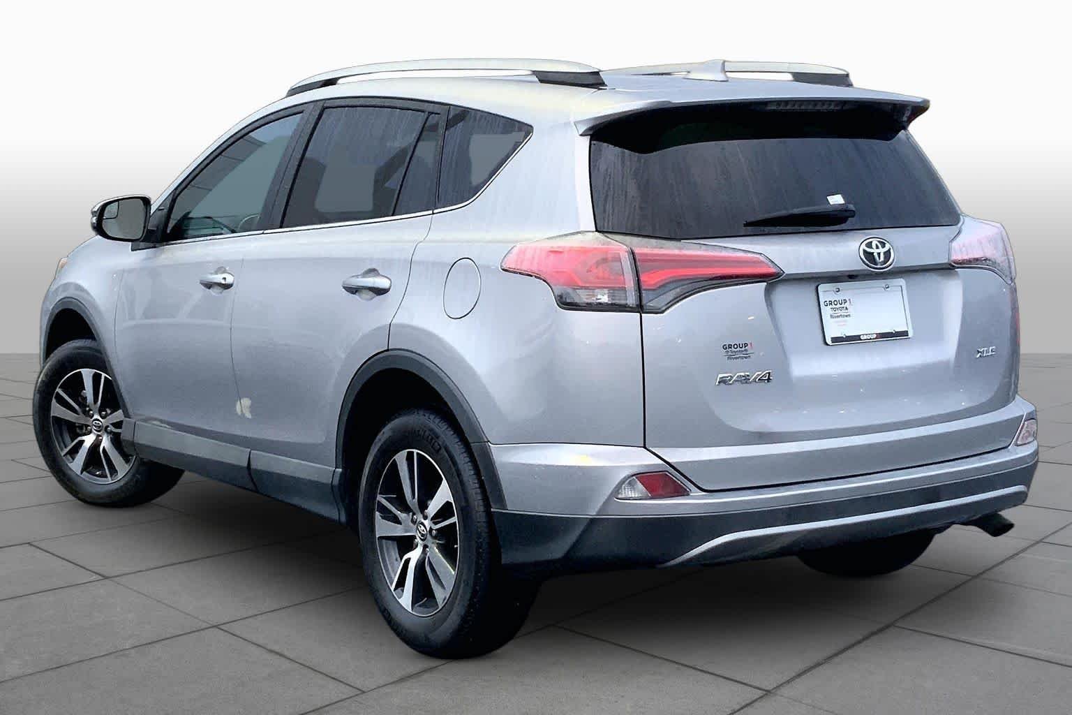 Used 2017 Silver Sky Metallic Toyota XLE image 11