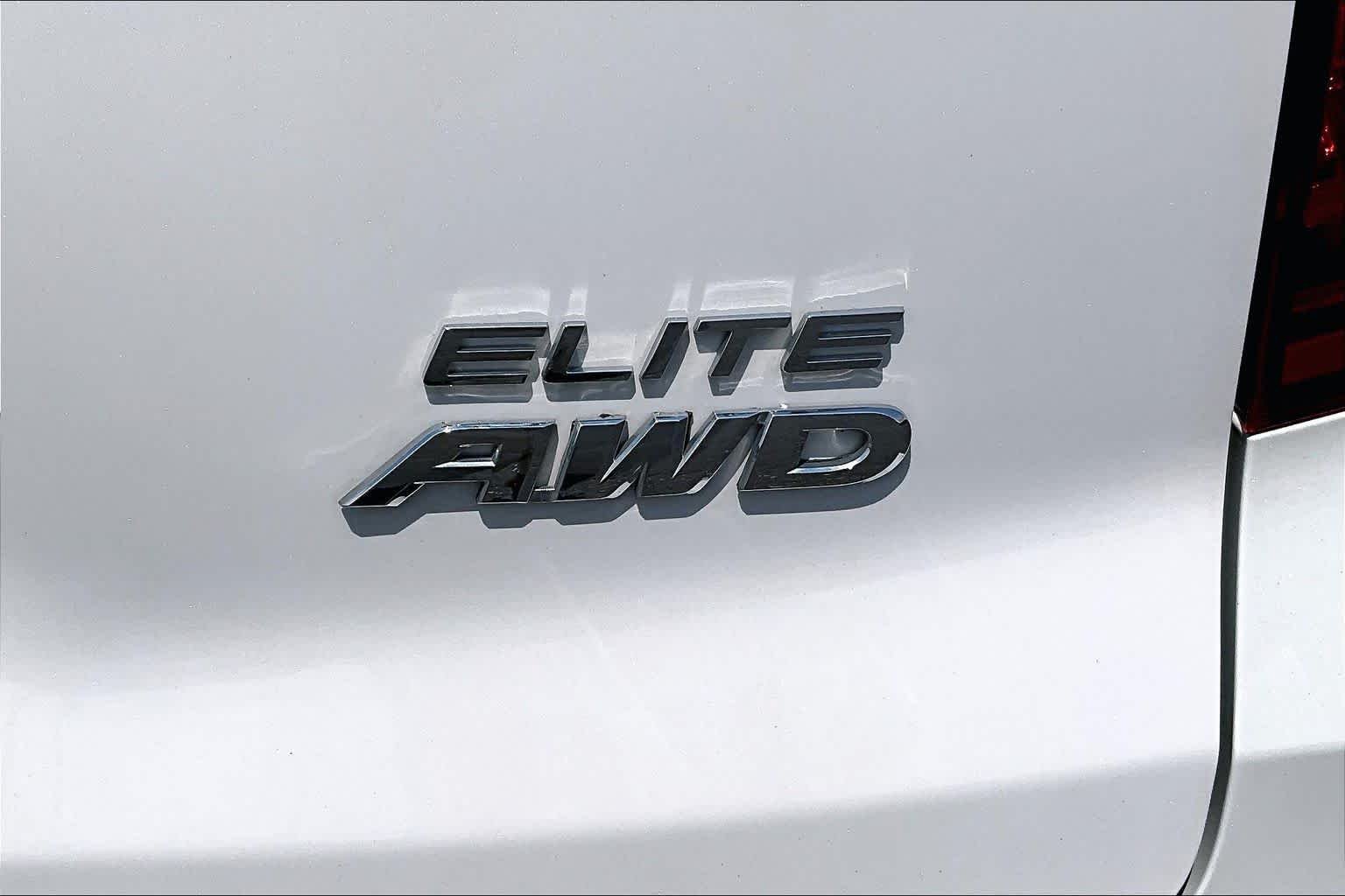 Certified Used 2023 Platinum White Pearl Honda AWD ELITE image 10