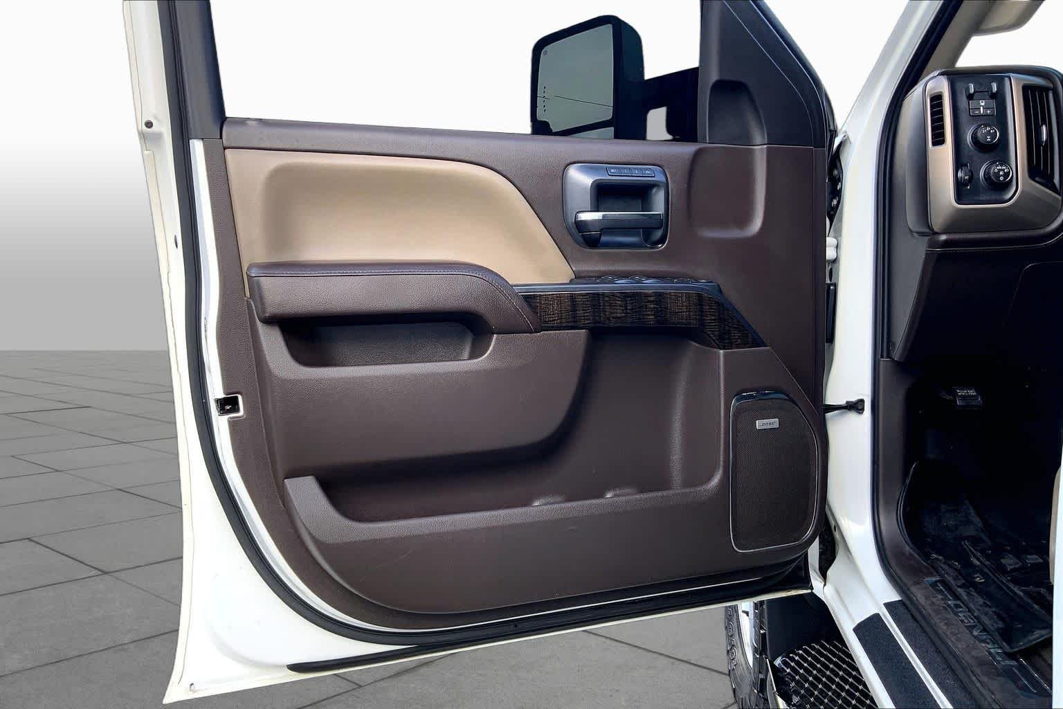 Used 2015 Summit White GMC Denali image 20