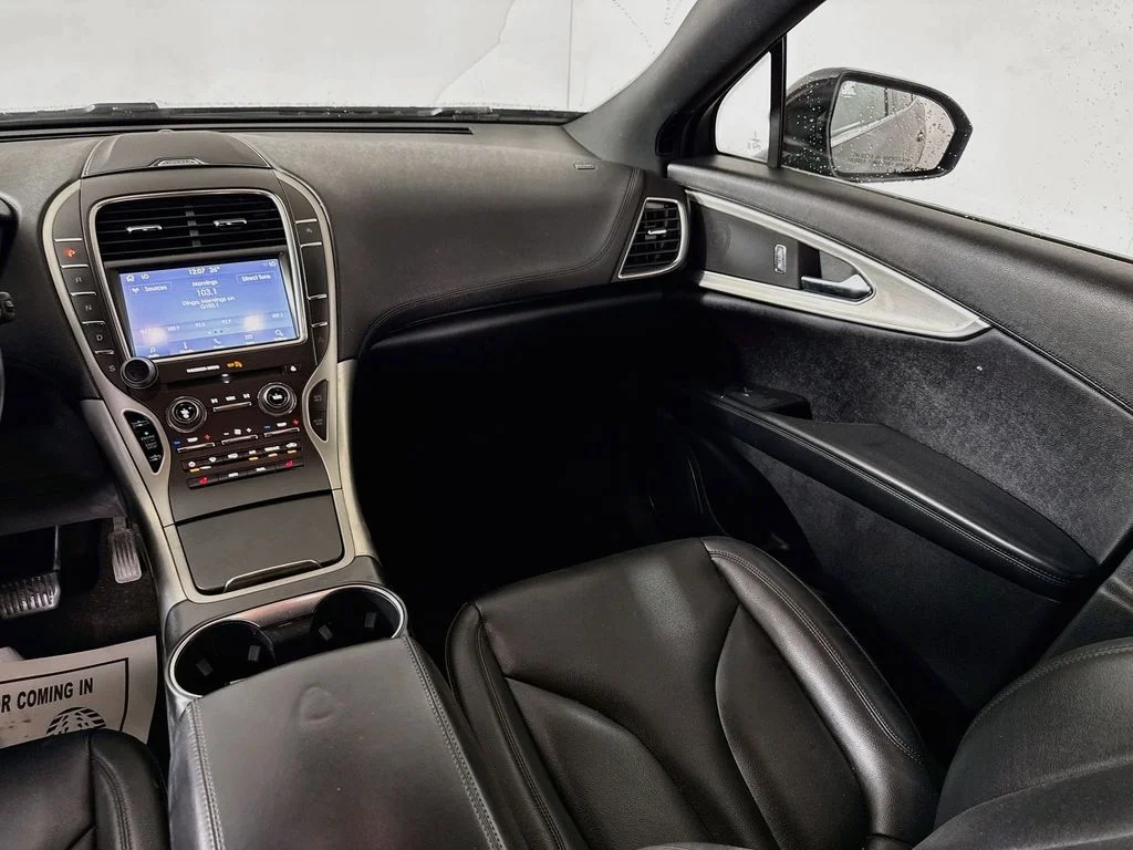 Used 2019 Infinite Black Metallic Lincoln Standard image 23