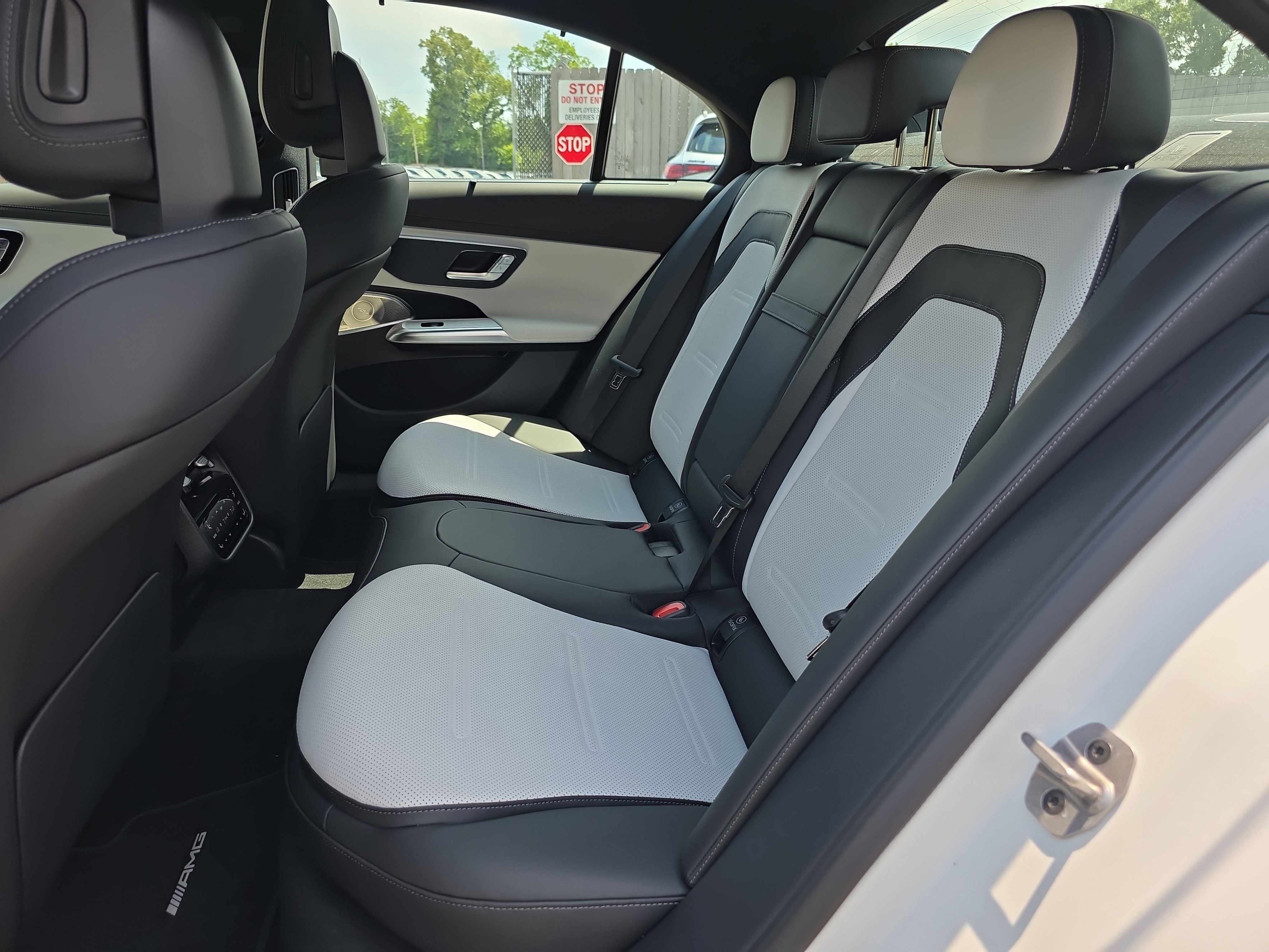 New 2026 MANUFAKTUR Moonlight White Magno Mercedes-Benz E 53 AMG® image 40