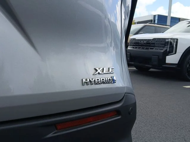 Used 2023 Silver Toyota XLE image 8