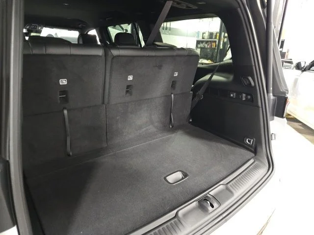 Used 2023 Silver Jeep Base image 11