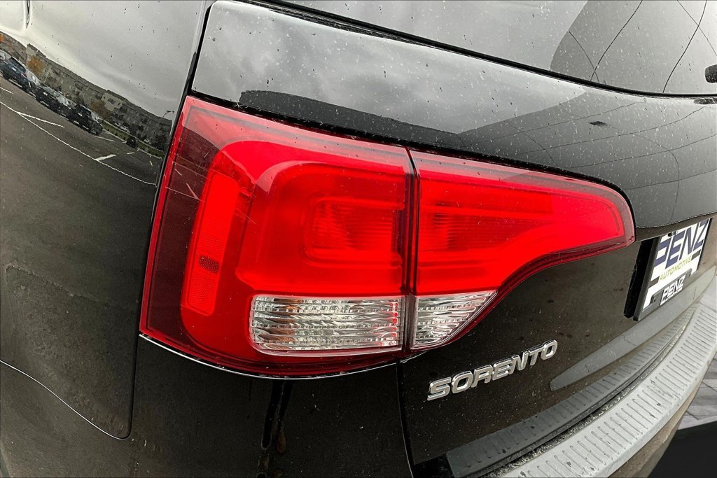 Used 2014 Black Kia EX image 23