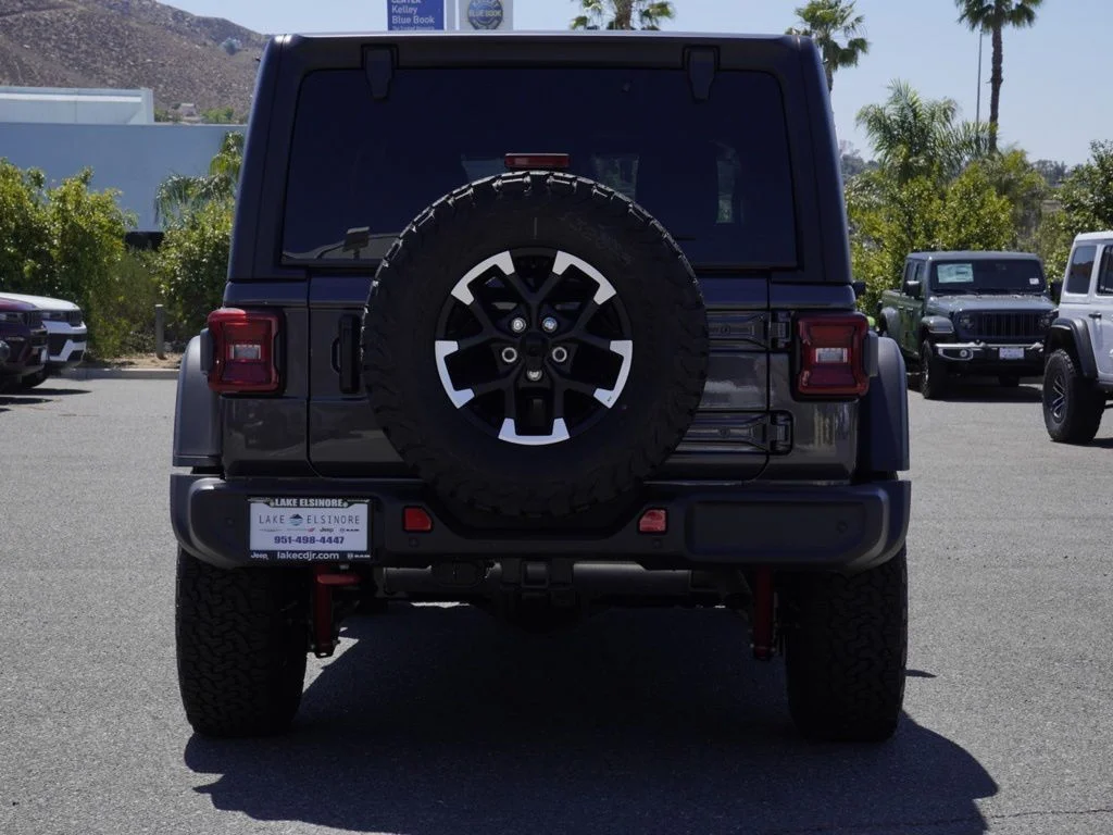 New 2026 Granite Crystal Metallic Clear-Coat Exterior Paint Jeep Rubicon image 4