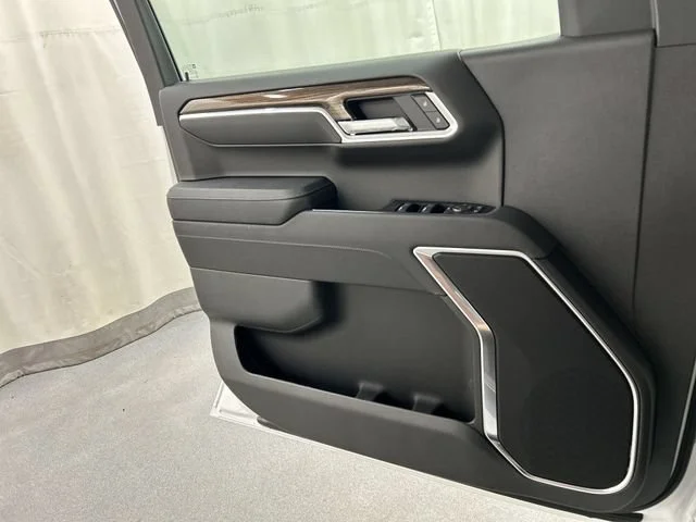 New 2026 Summit White Chevrolet LT (2FL) image 20