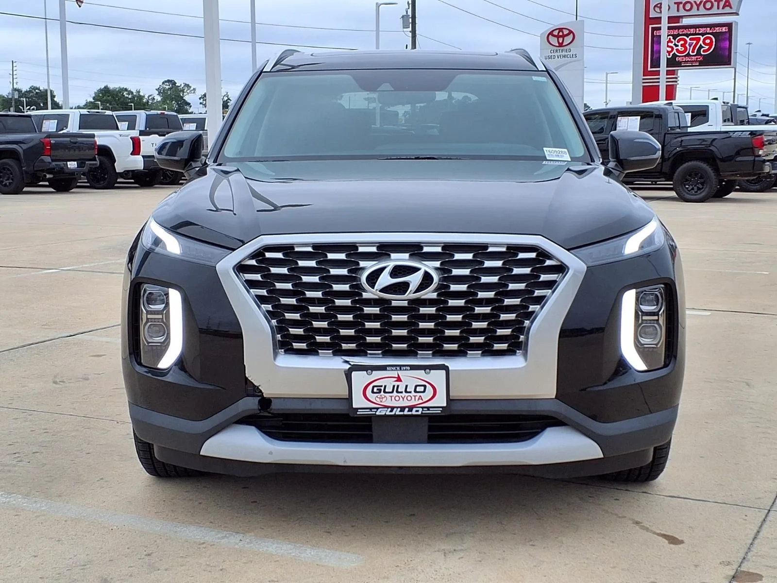 Used 2022 Black Hyundai SEL image 4