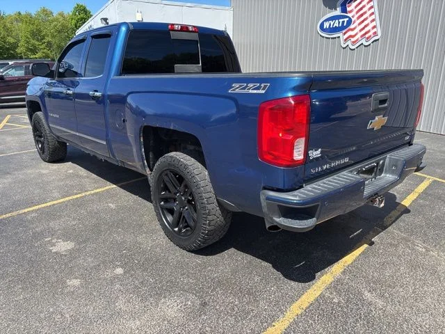 Used 2016 Deep Ocean Blue Metallic Chevrolet LTZ image 8