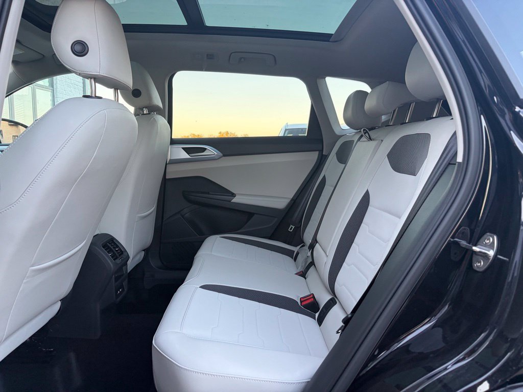 New 2026 Deep Black Pearl Volkswagen 1.5T SE image 24