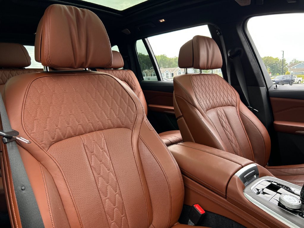 Used 2025 Blue BMW ALPINA XB7 image 29