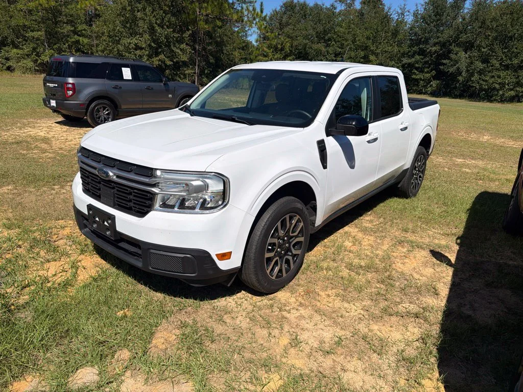 Used 2024 White Ford Lariat image 1