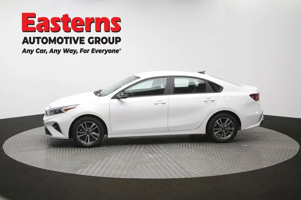 Used 2022 White Kia LXS image 58