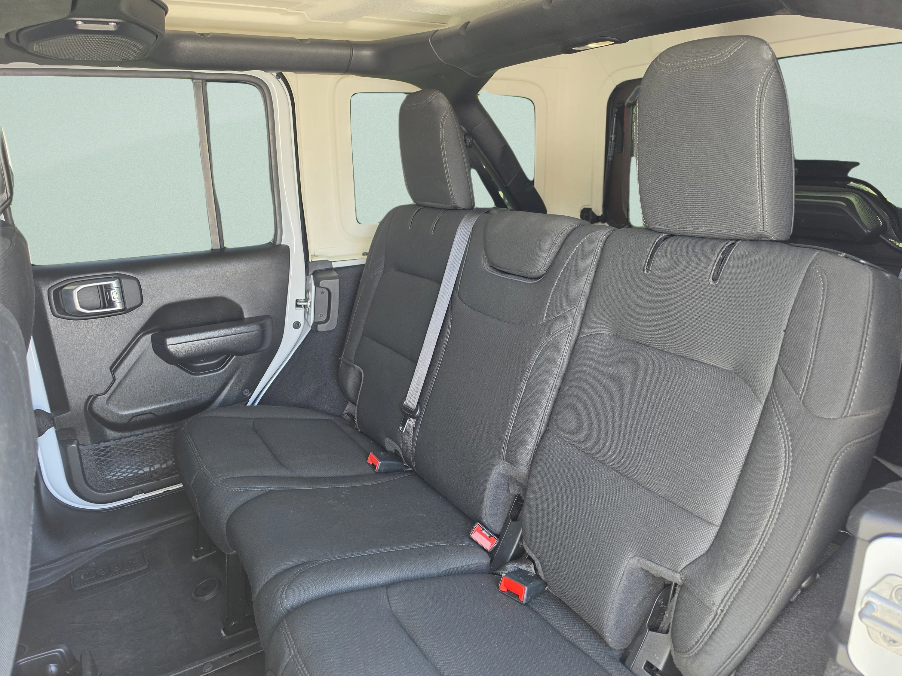 Used 2022 Bright White Clearcoat Jeep Unlimited Sport S image 19