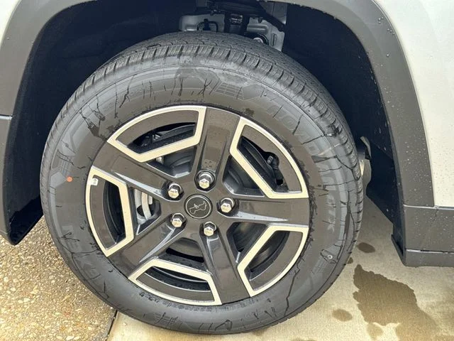 New 2026 Silver Jeep Laredo image 4
