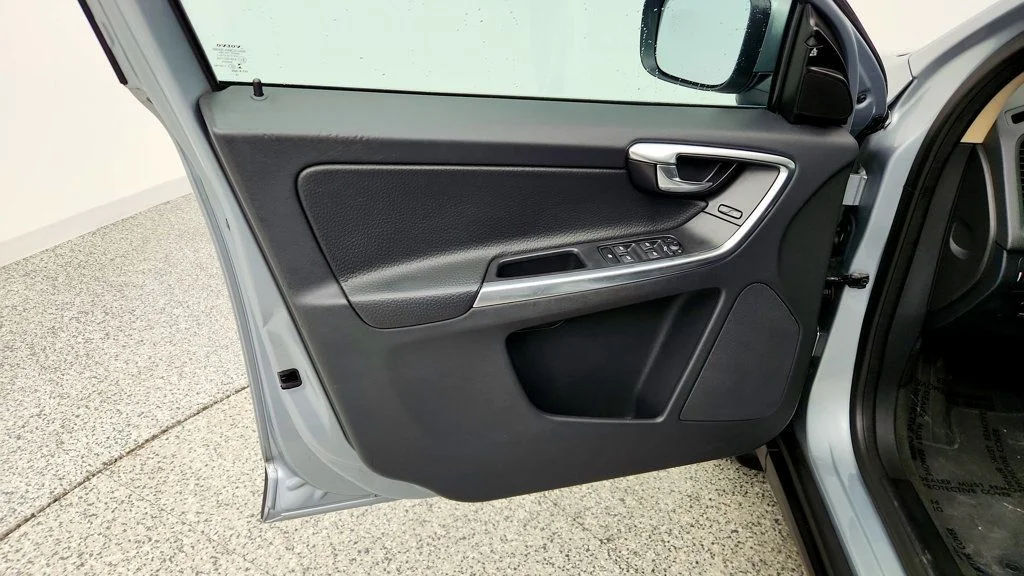 Used 2013 Electric Silver Metallic Volvo AWD 4dr T6 image 11