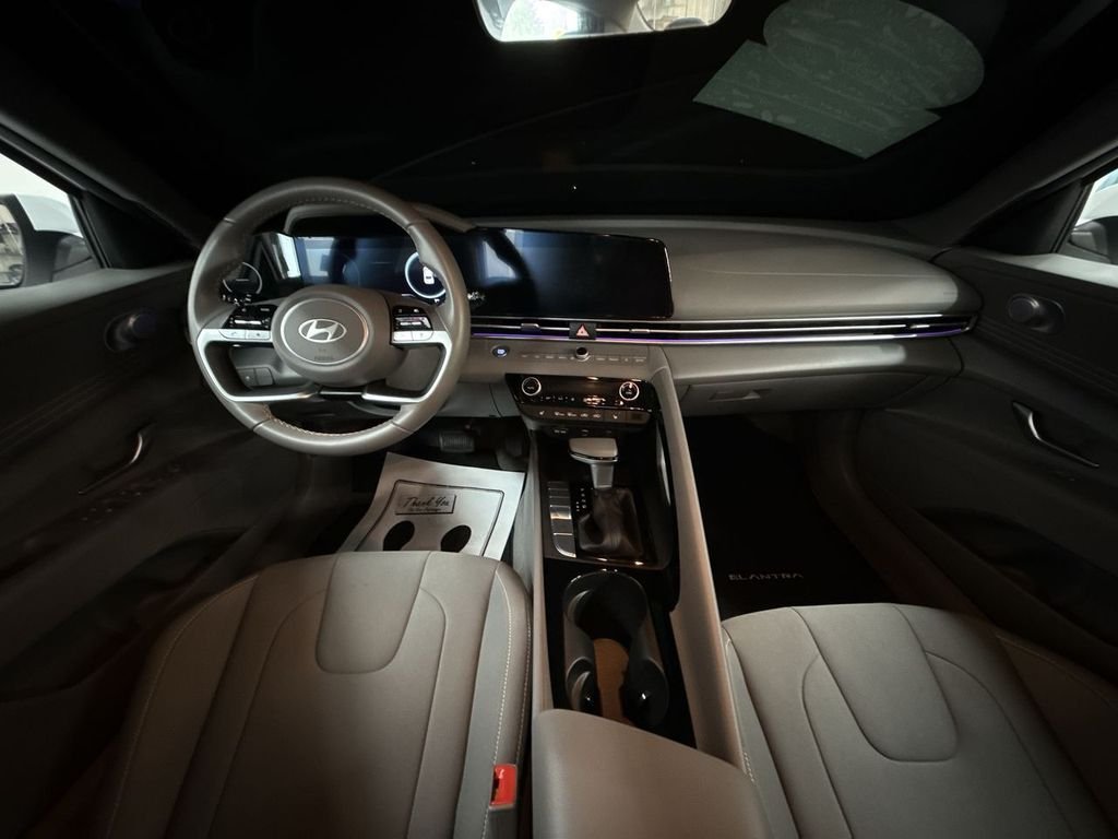 2025 Hyundai Elantra SEL - Photo 18