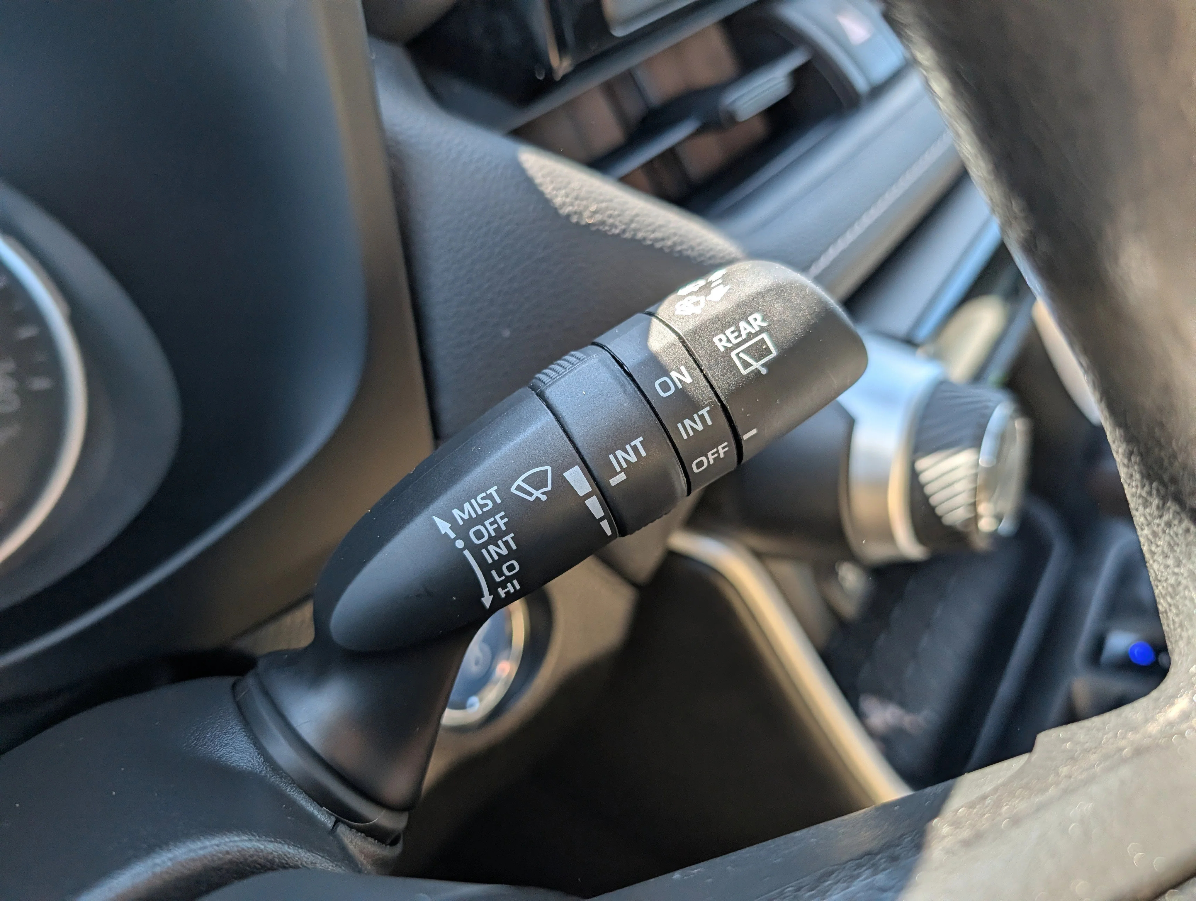 Used 2022 White Toyota Hybrid XLE image 27