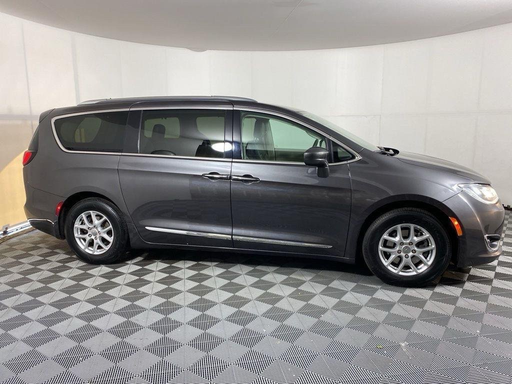 Used 2020 Crystal Metallic Chrysler Touring L image 21