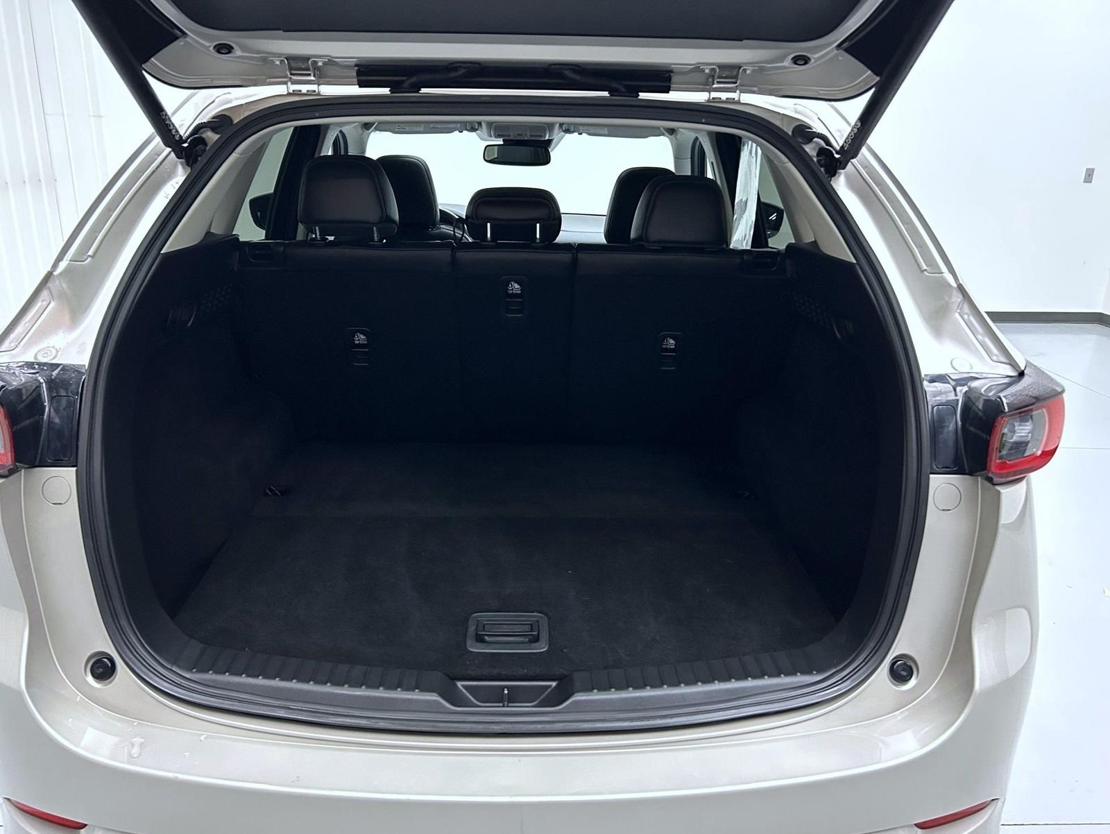 Used 2025 Silver Mazda 2.5 S Preferred Package image 21
