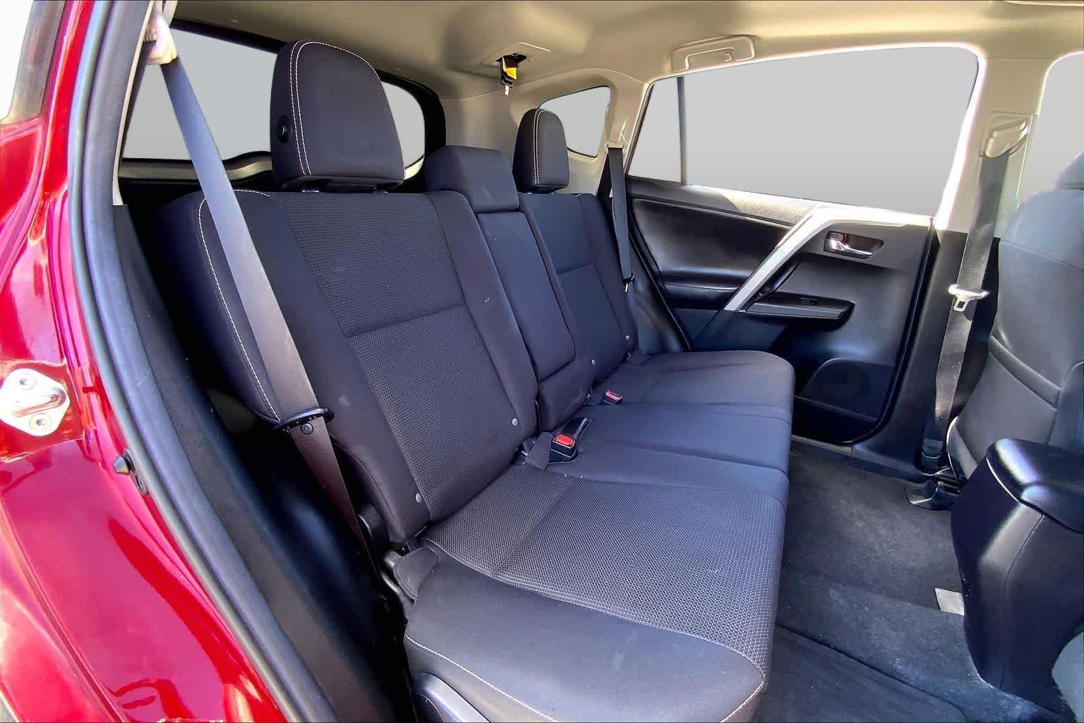 Used 2018 Ruby Flare Pearl Toyota XLE image 19