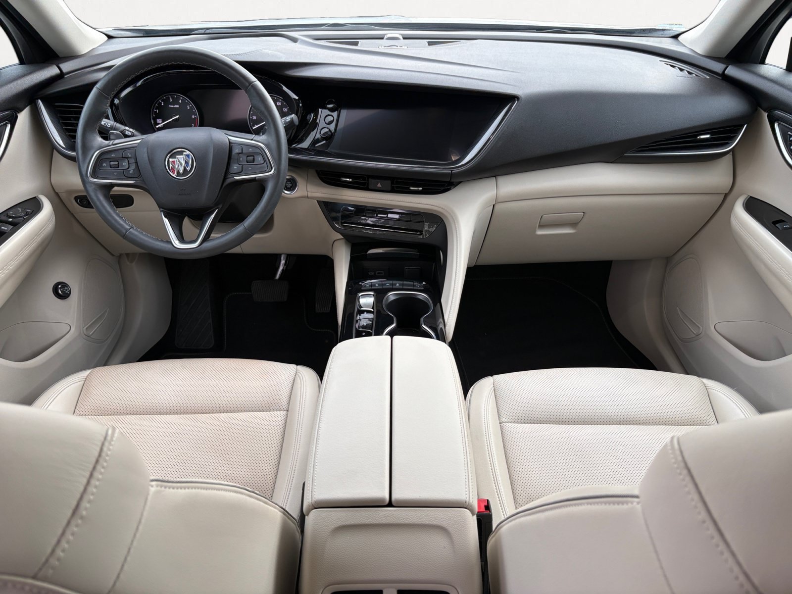 Used 2023 Summit White Buick Essence image 4