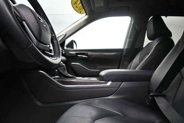 Used 2024 Gray Toyota Platinum image 18