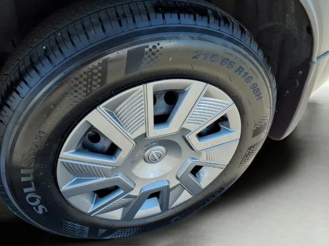 Used 2025 Brown Nissan S image 8