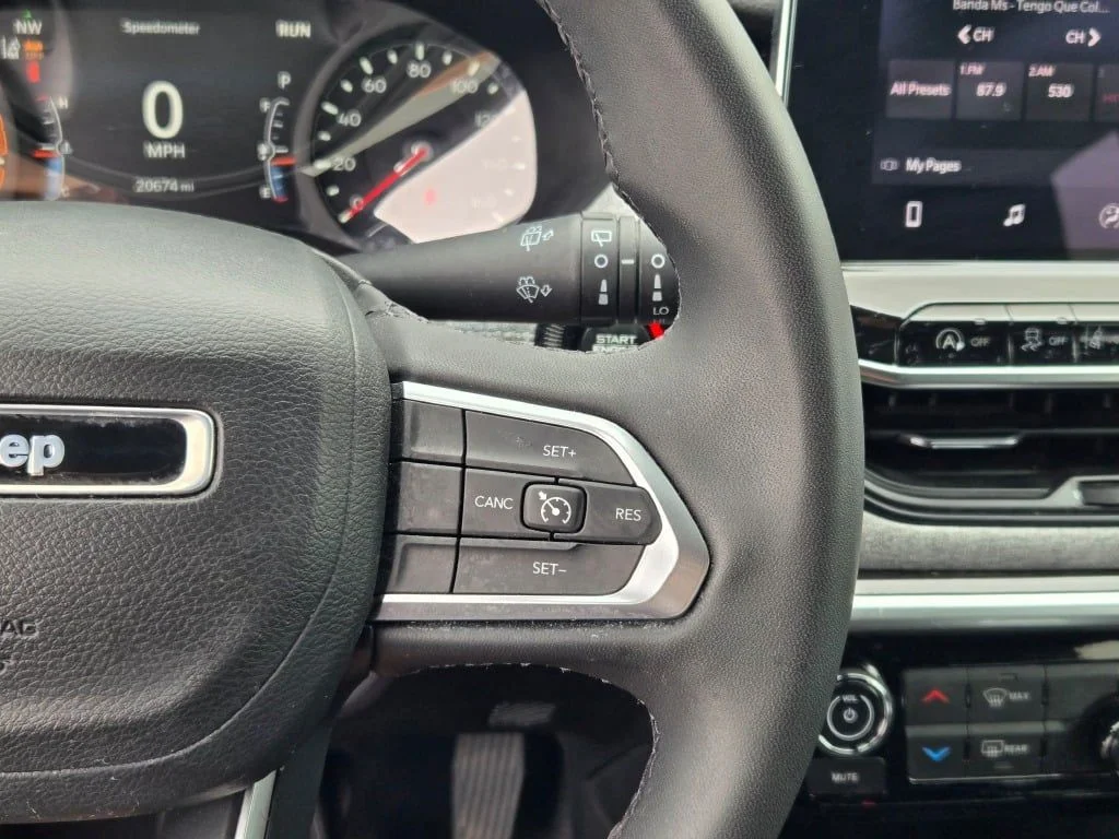 Used 2023 Black Jeep Latitude image 31