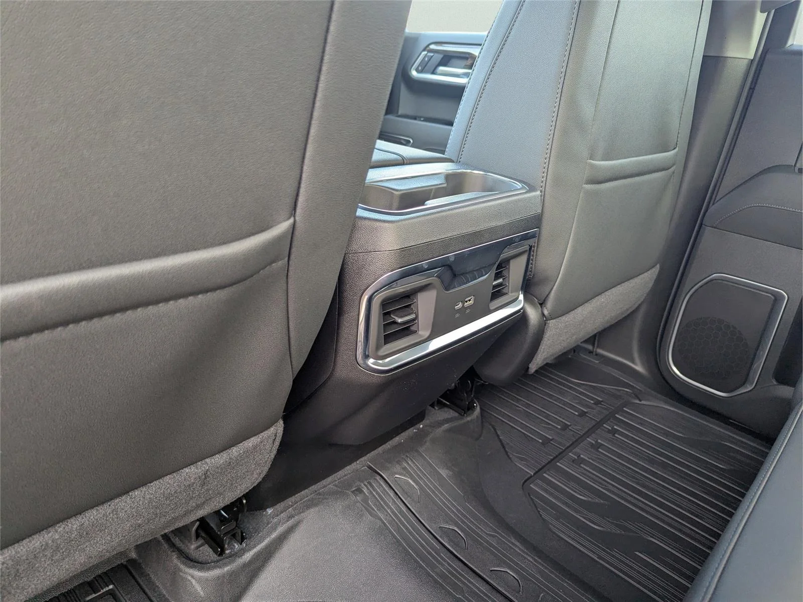 New 2026 Summit White GMC Elevation image 26
