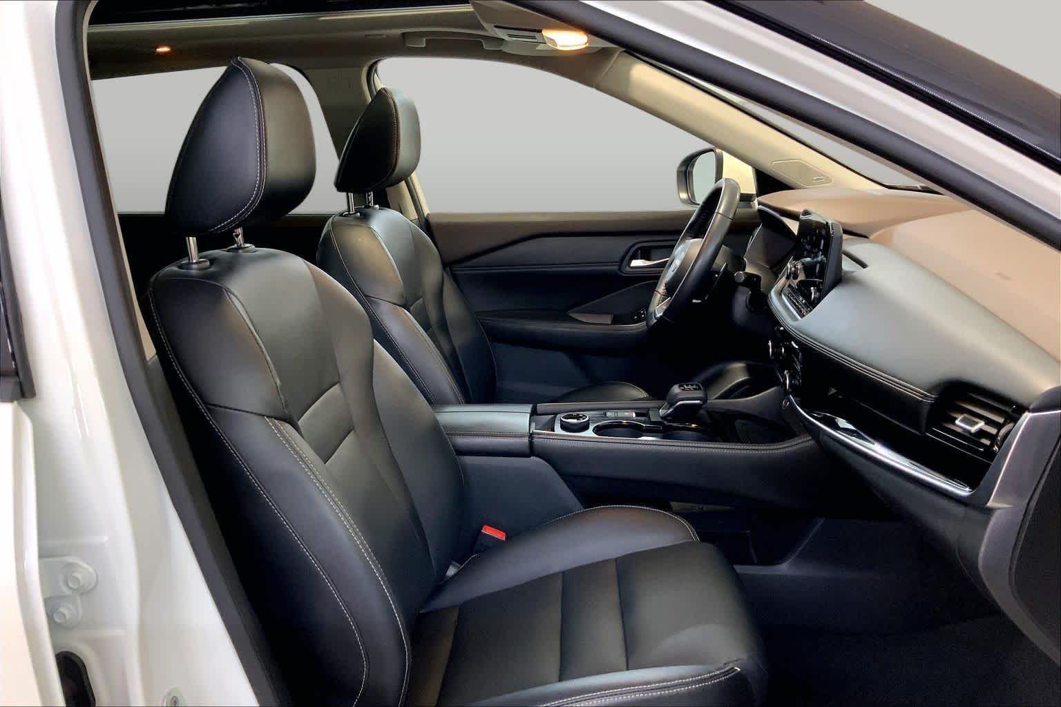 Used 2022 Pearl White Tricoat Nissan SL image 8