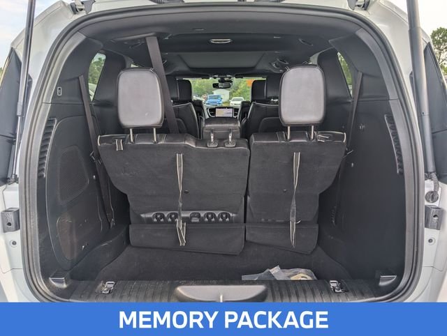 Used 2025 White Chrysler Limited image 28