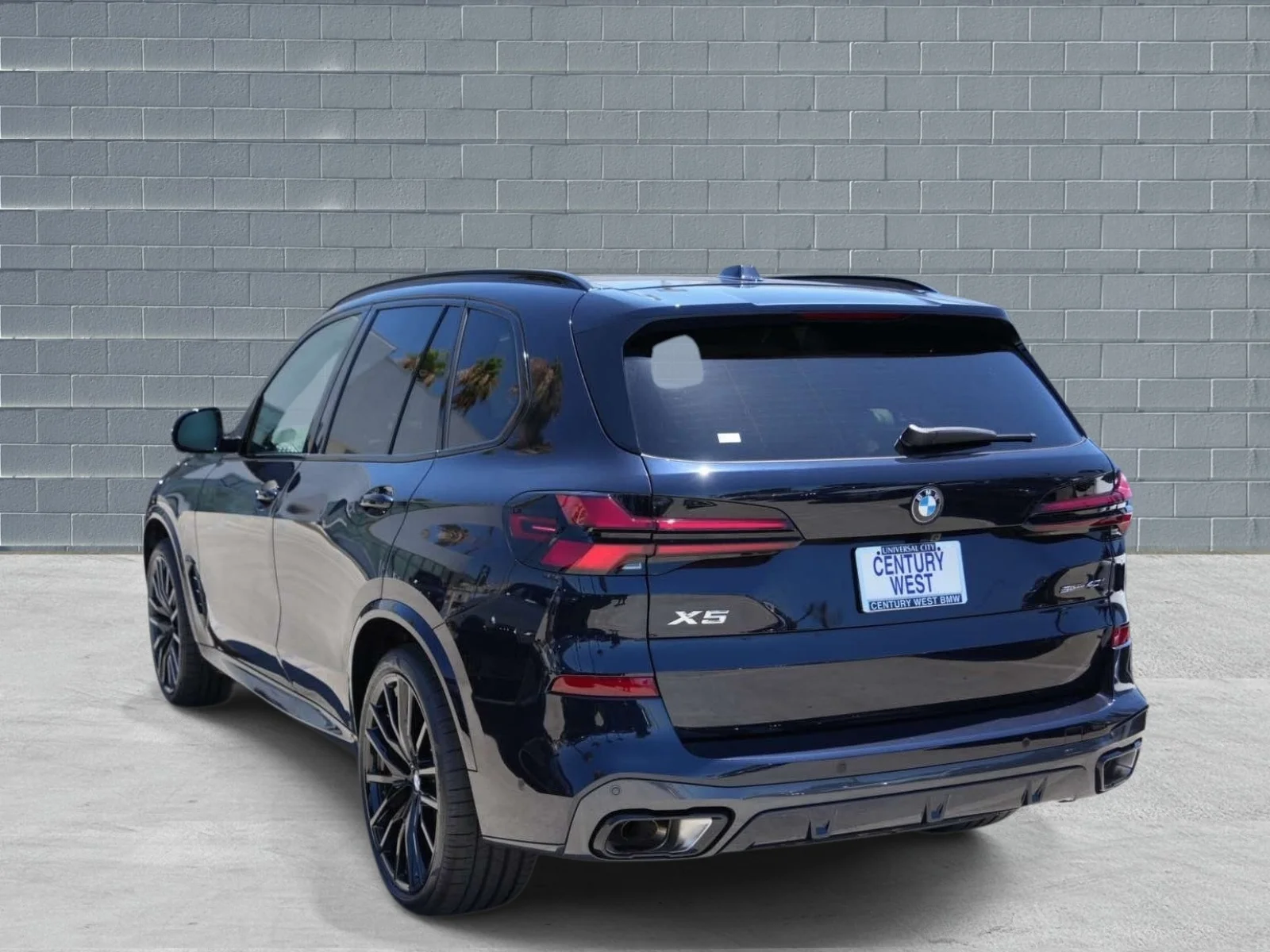 New 2026 Carbon Black Metallic BMW sDrive40i image 3