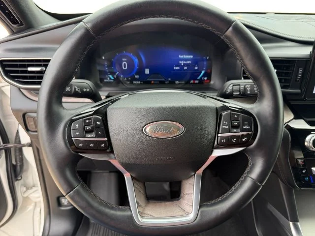 Used 2023 White Metallic Ford Platinum image 13
