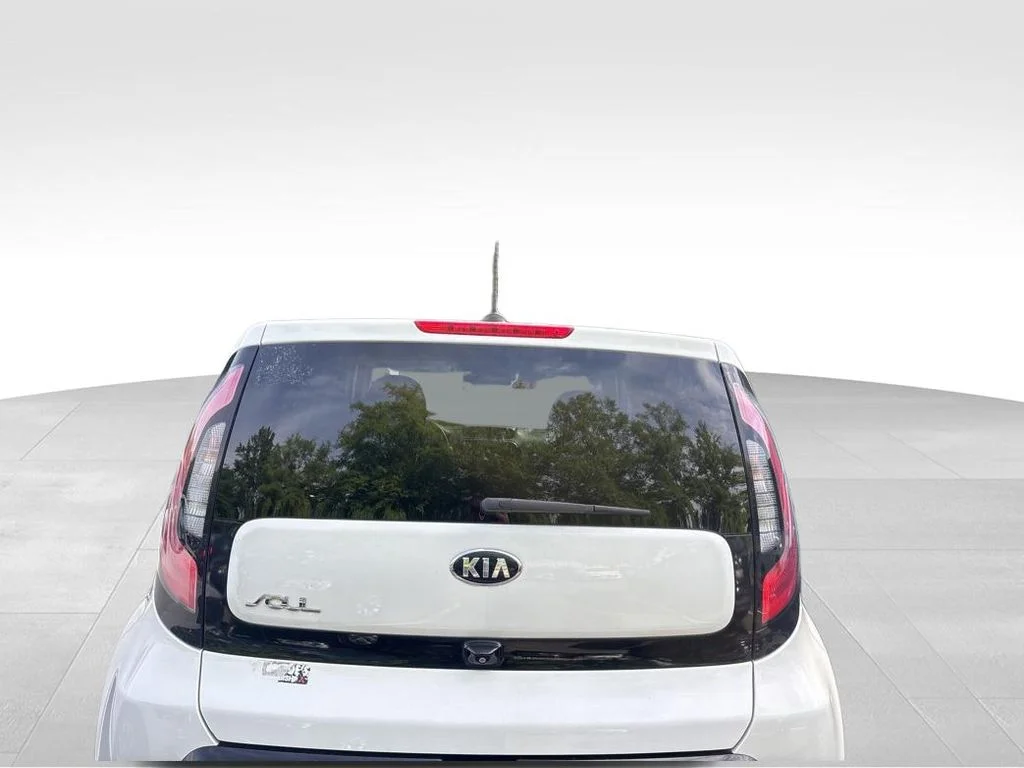 Used 2016 White Kia Plus image 12