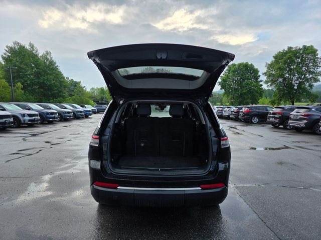 Used 2022 Diamond Black Jeep Limited image 10