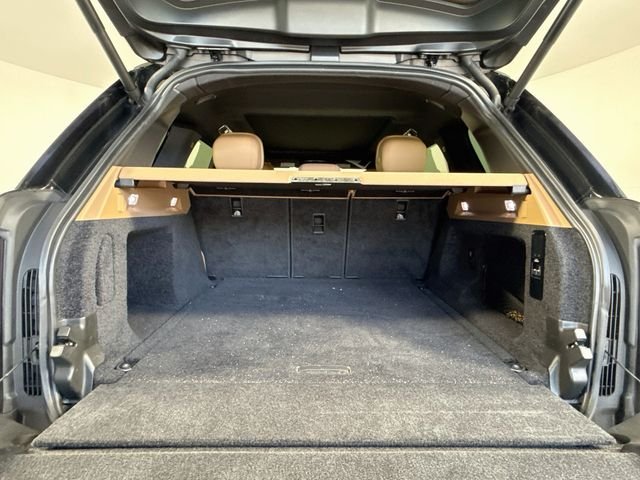 Certified Used 2023 Black Land Rover SE image 28
