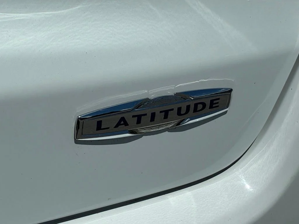 Used 2024 White Jeep Latitude image 46