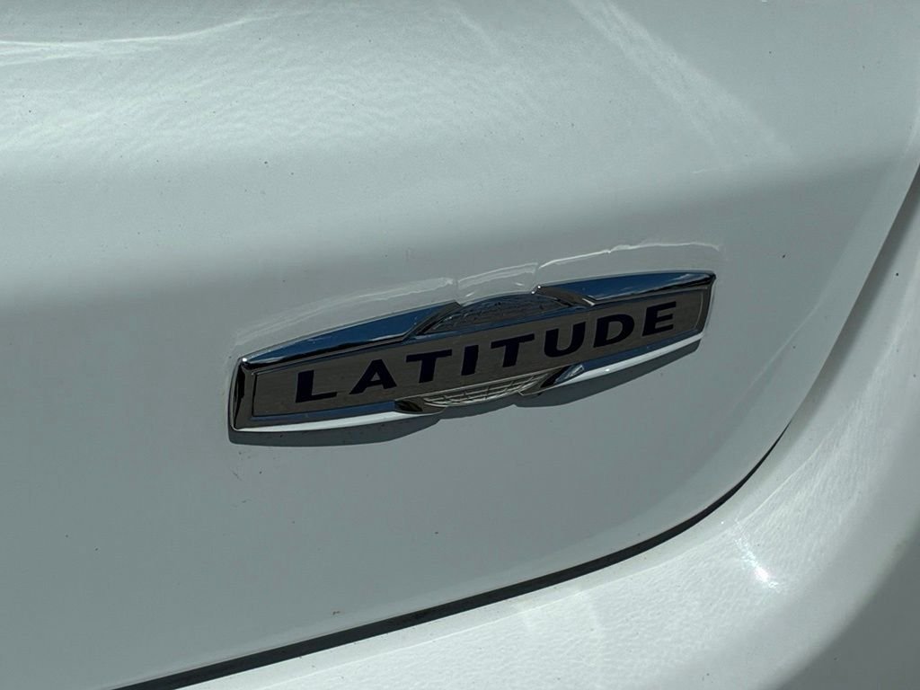 Used 2024 White Jeep Latitude image 46