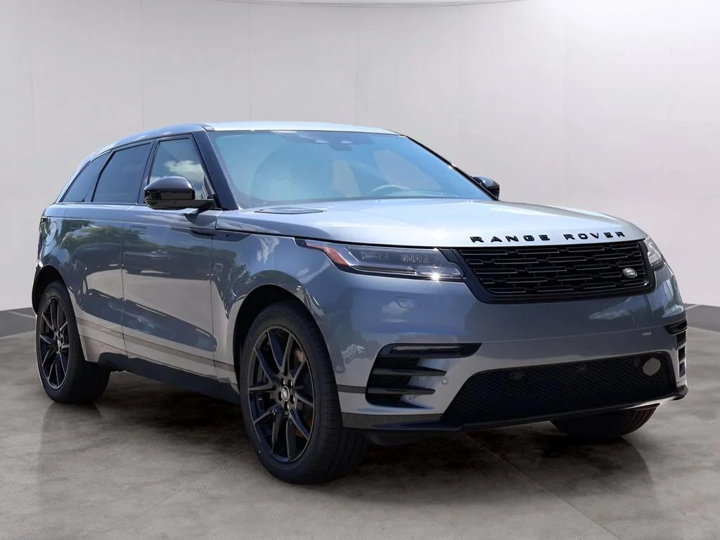Certified Used 2026 Zadar Gray Premium Metallic Land Rover Dynamic SE image 3