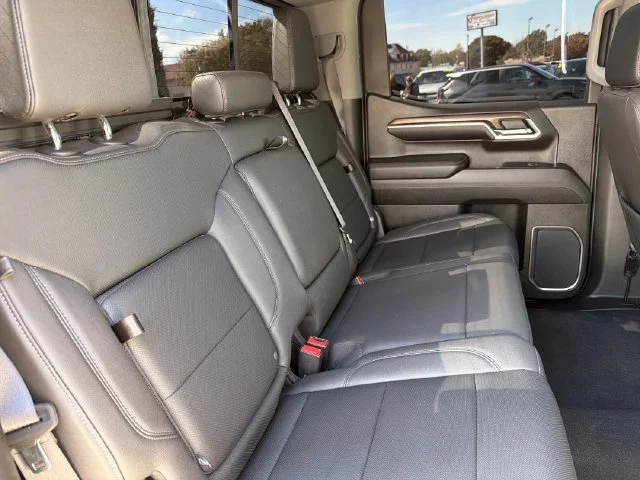 Used 2023 White GMC SLT image 28