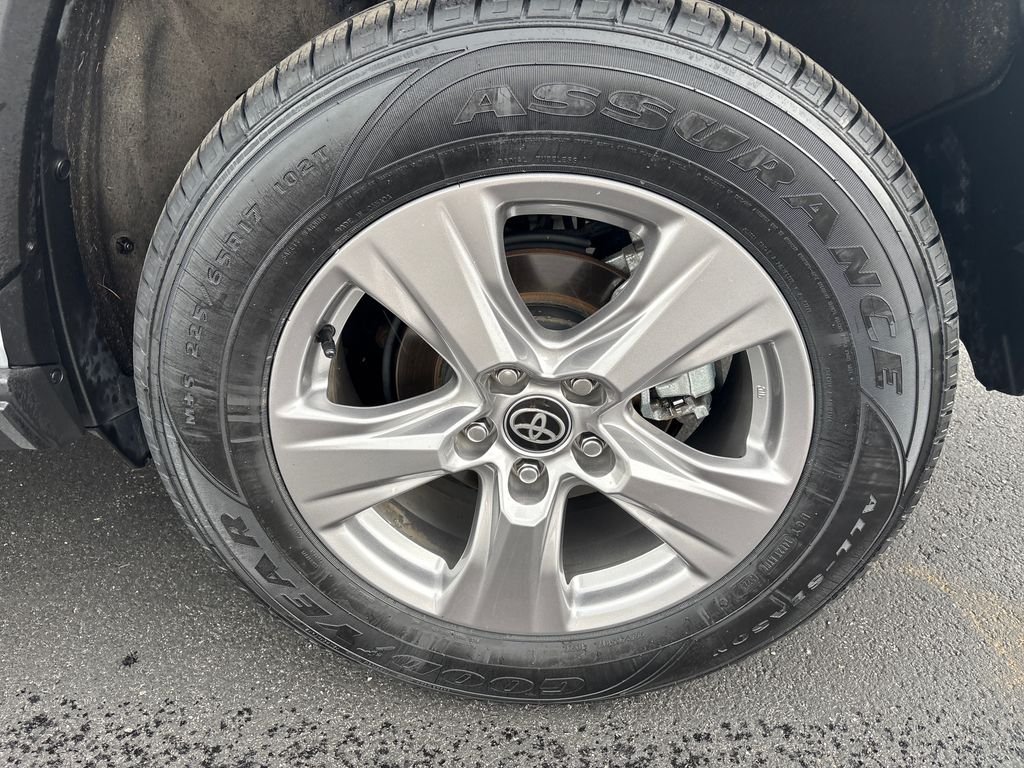 Used 2025 Silver Toyota XLE image 2