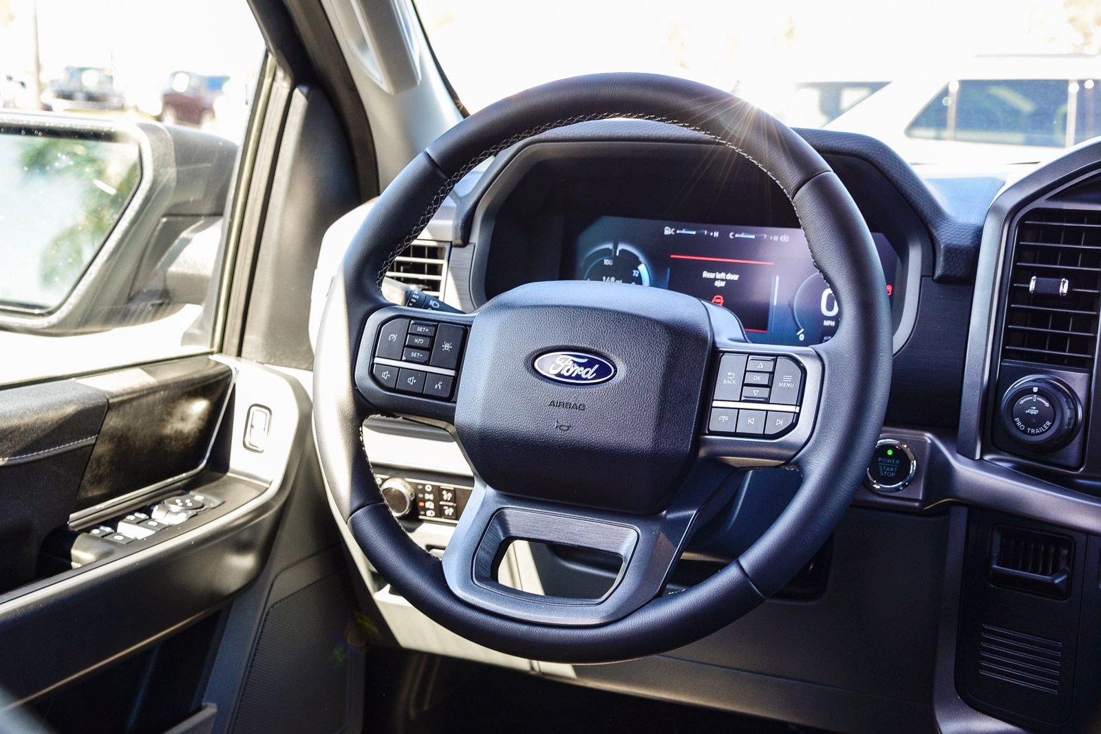 2025 Ford F-150 Lightning XLT - Photo 15