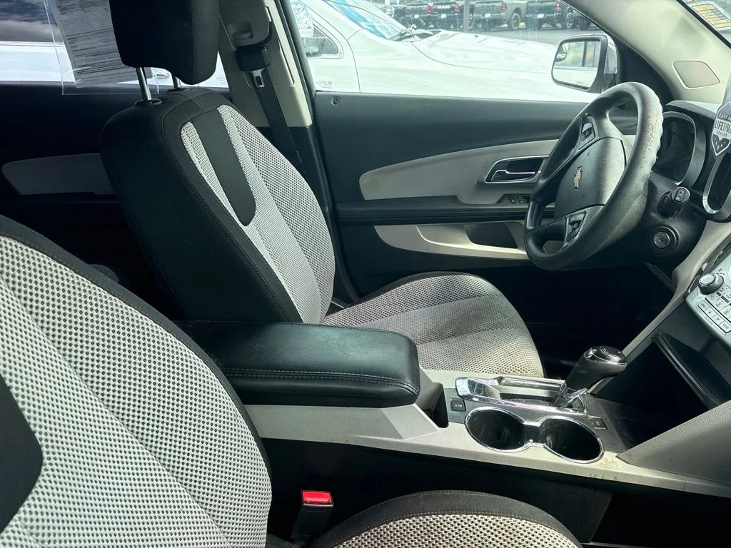 Used 2017 White Chevrolet LS image 21