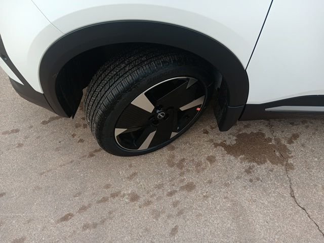 New 2026 Aspen White TriCoat / Super Black Two-tone Nissan SR image 38