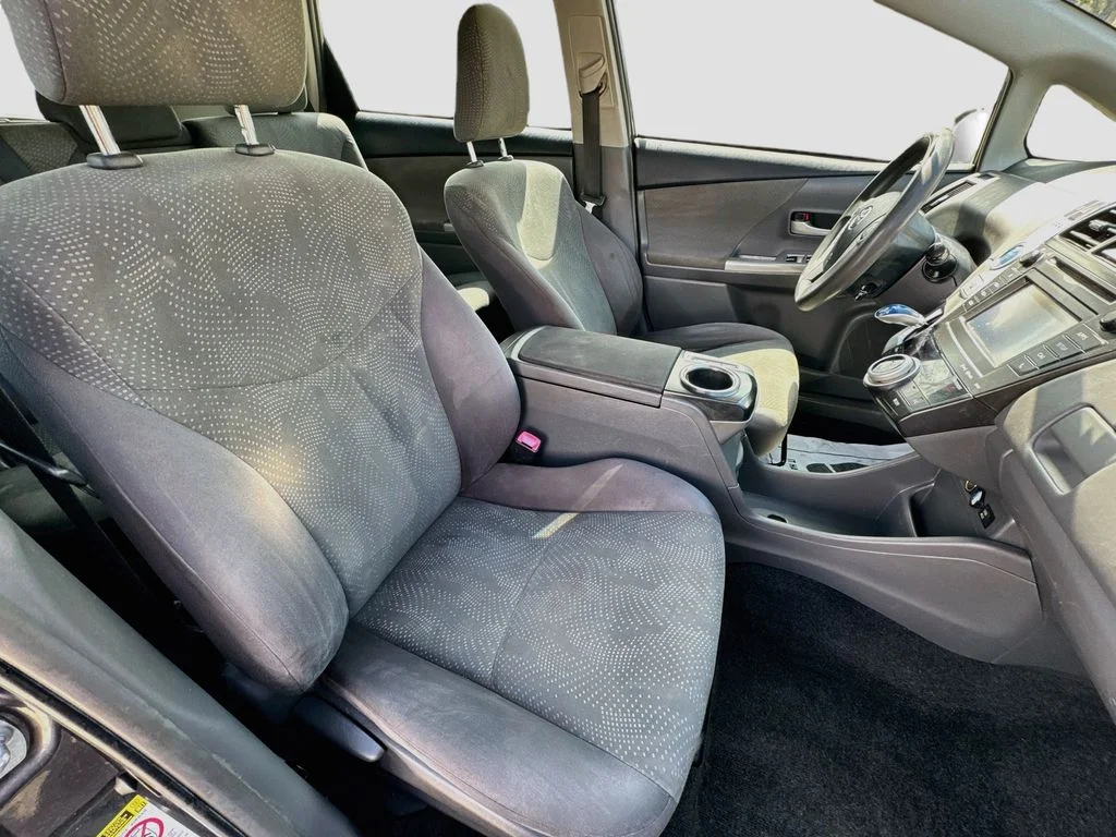 Used 2014 Gray Toyota Three image 31