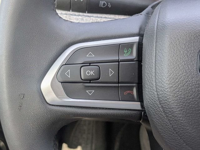 Used 2024  Jeep Latitude image 27