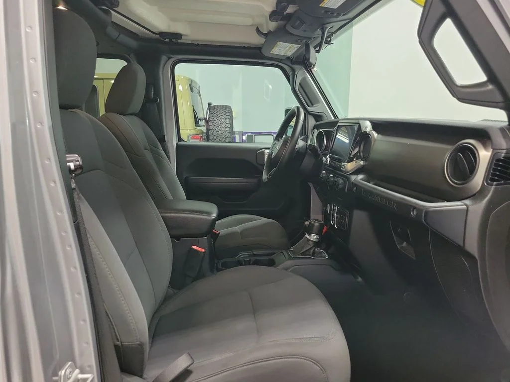 Used 2020 Silver Jeep Unlimited Sport S image 15