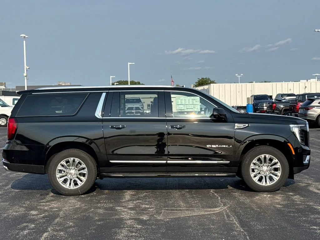 2026 GMC Yukon XL Denali - Photo 6