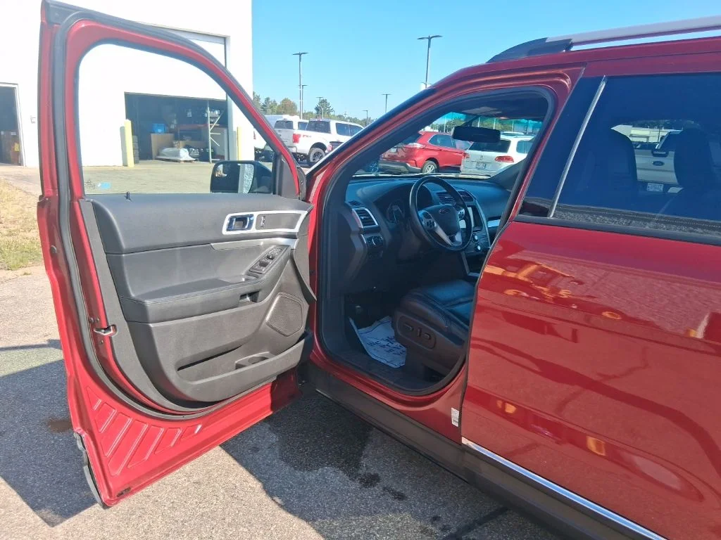 Used 2014 Ruby Red Metallic Tinted Clearcoat Ford XLT image 13